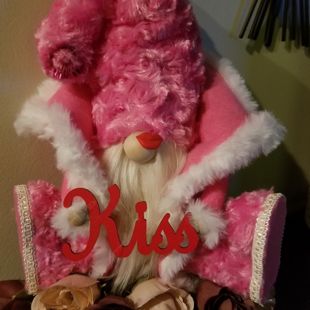 Kissy Face Gnome